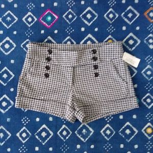 Houndstooth print shorts  NWT